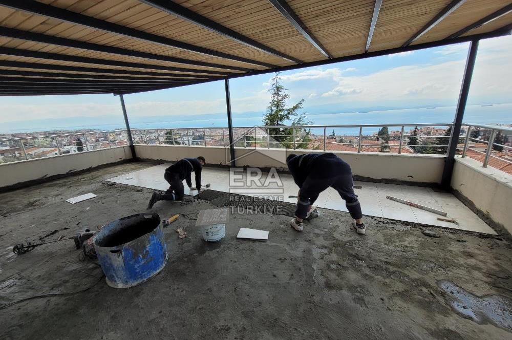 GEBZE DARICA'DA SİTE İÇERİSİNDE DENİZ MANZARALI SATILIK VİLLA