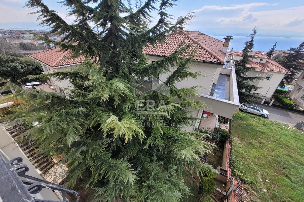 GEBZE DARICA'DA SİTE İÇERİSİNDE DENİZ MANZARALI SATILIK VİLLA
