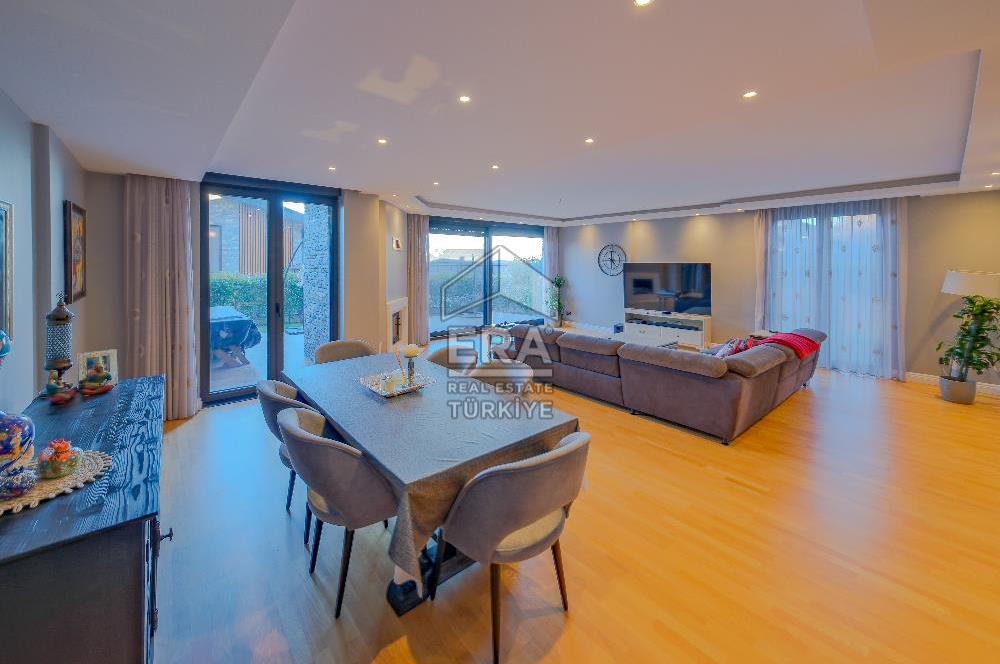 Sarıyer Uskumruköy'de 5+1, 300m2 Lüks İkiz Villa