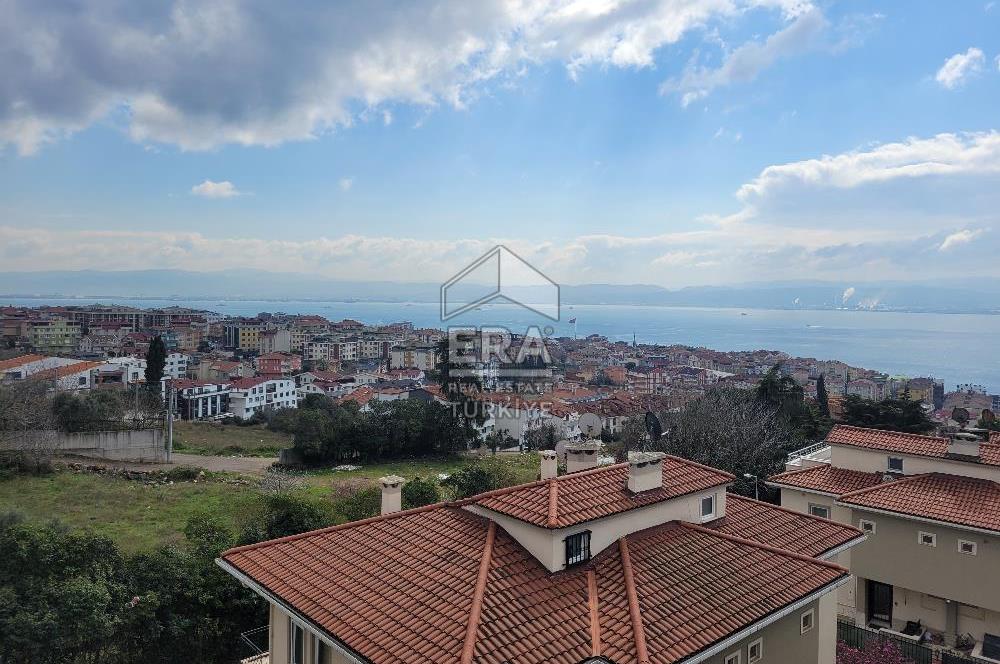 GEBZE DARICA'DA SİTE İÇERİSİNDE DENİZ MANZARALI SATILIK VİLLA