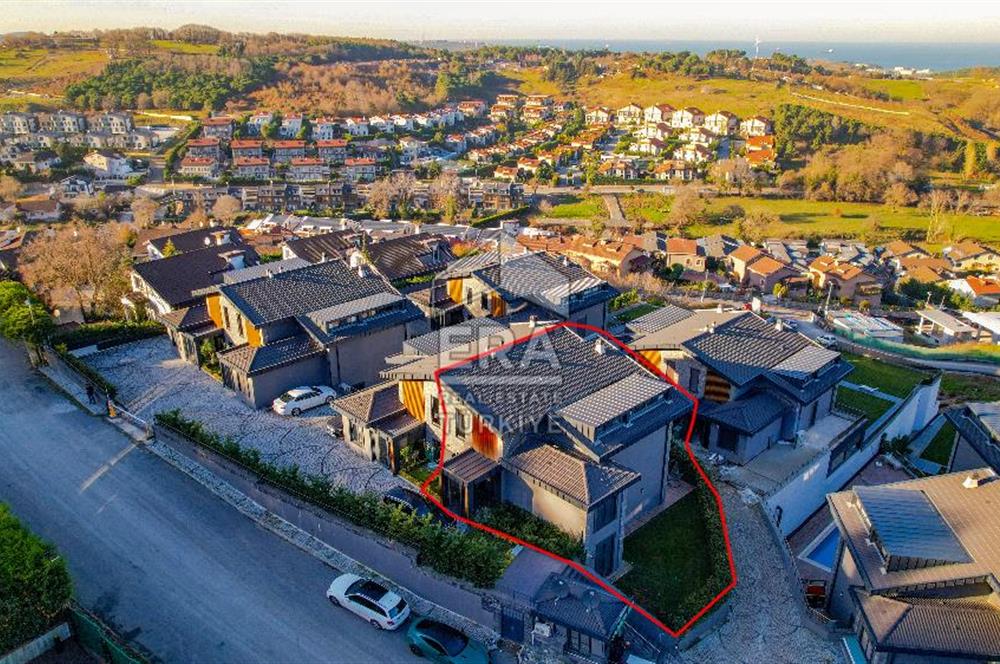 Sarıyer Uskumruköy'de 5+1, 300m2 Lüks İkiz Villa