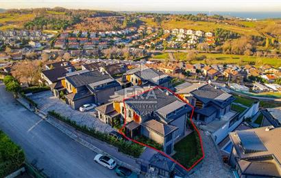 Sarıyer Uskumruköy'de 5+1, 300m2 Lüks İkiz Villa