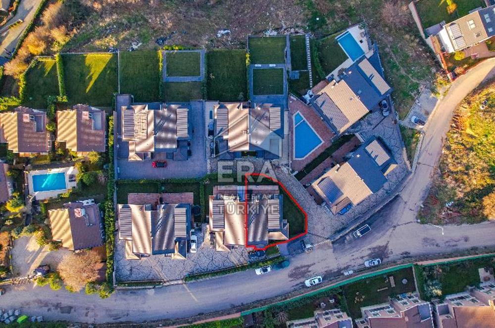Sarıyer Uskumruköy'de 5+1, 300m2 Lüks İkiz Villa