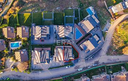 Sarıyer Uskumruköy'de 5+1, 300m2 Lüks İkiz Villa