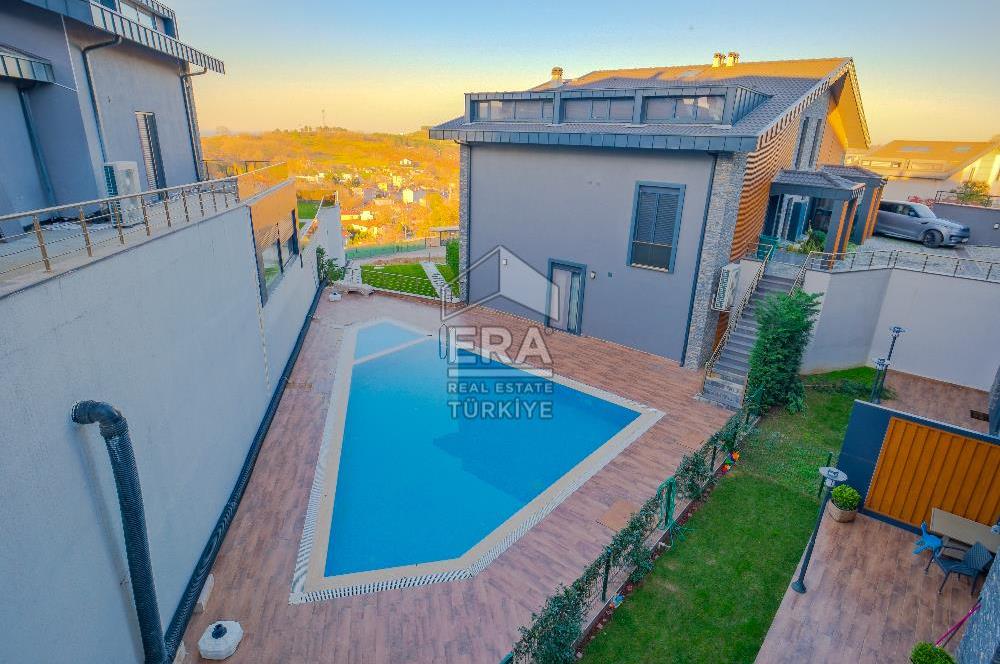 Sarıyer Uskumruköy'de 5+1, 300m2 Lüks İkiz Villa