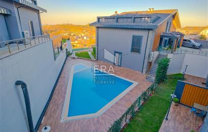 Sarıyer Uskumruköy'de 5+1, 300m2 Lüks İkiz Villa