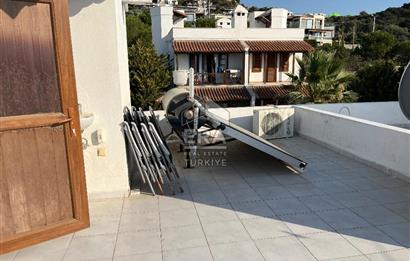 YALIKAVAK'DA SİTE İÇİ MUHTEŞEM MANZARALI KİRALIK EŞYALI MÜSTAKİL YAZLIK