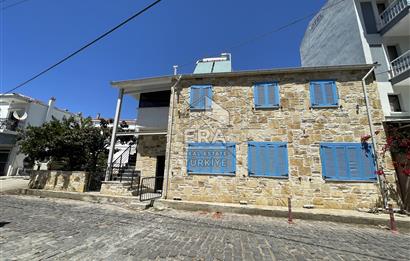 Eski Foça Merkezde İki Katlı Bahçeli Satılık Müstakil Ev