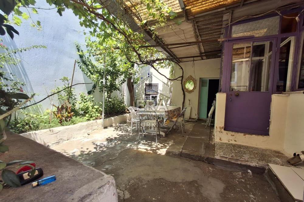 Ayvalık Sakarya Mahallesi 100 m2 Bahçeli Ev