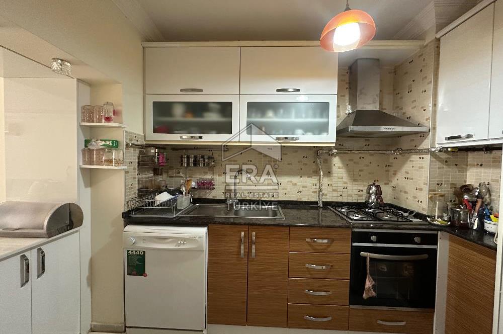 İzmir Konak Murat Reis Mahallesi 3+1 Tadilatlı Satılık Daire