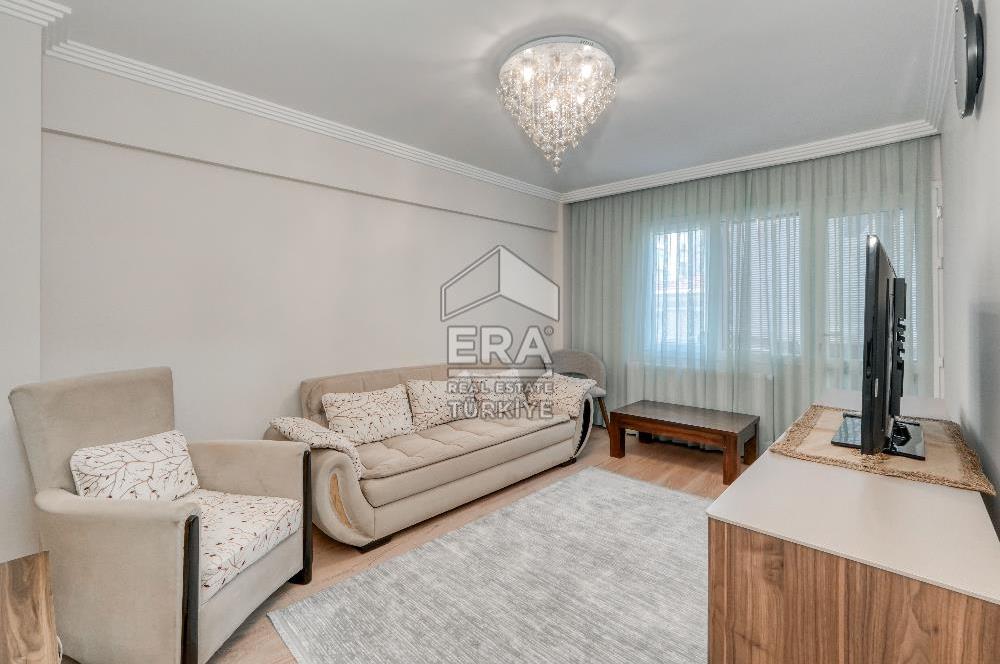 Karşıyaka Sahile Yürüme Mesafesinde Tadilatlı Satılık 3+1 Daire