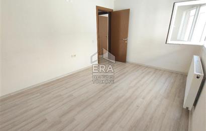 Çiğli Yeni Mah. Anadolu Cad. Üzeri Geniş Satılık 2+1