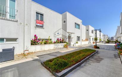 35 Sokak Sitesi 4+1 Teraslı Havuz Manzaralı Dubleks