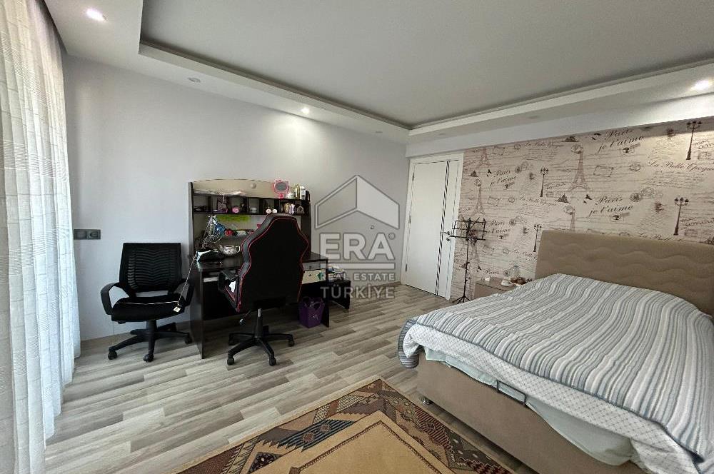Şirinköy Mahallesi'nde Köşe Konumda Satılık Villa