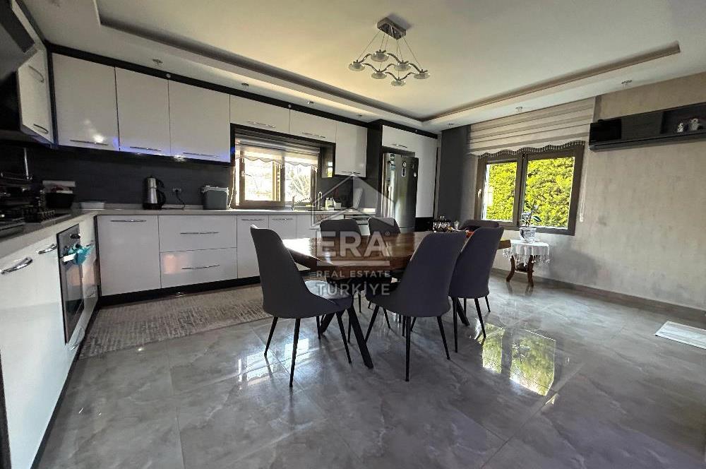 Şirinköy Mahallesi'nde Köşe Konumda Satılık Villa