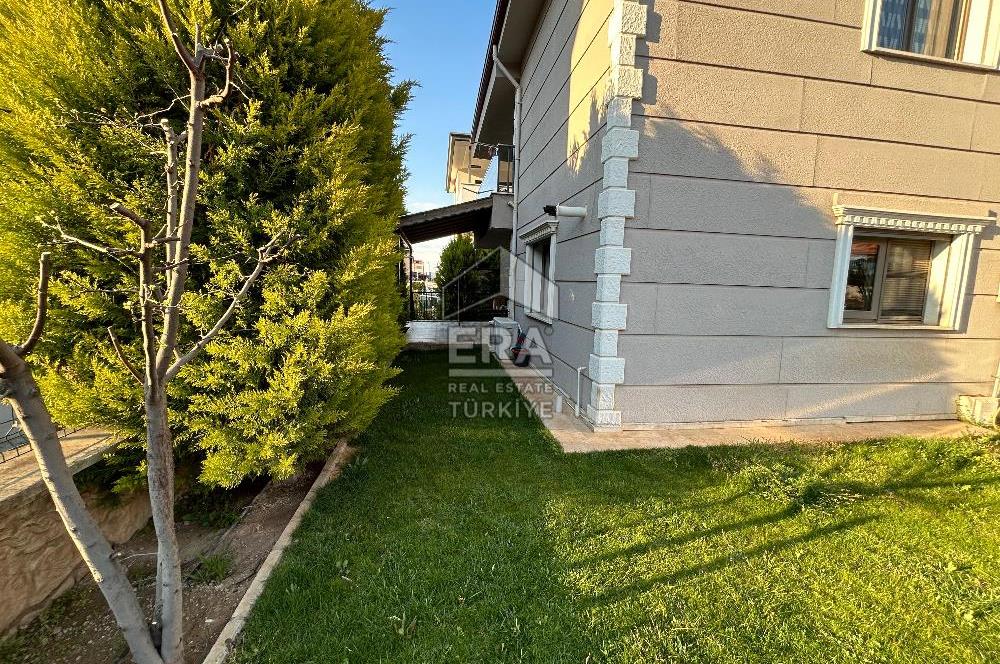 Şirinköy Mahallesi'nde Köşe Konumda Satılık Villa