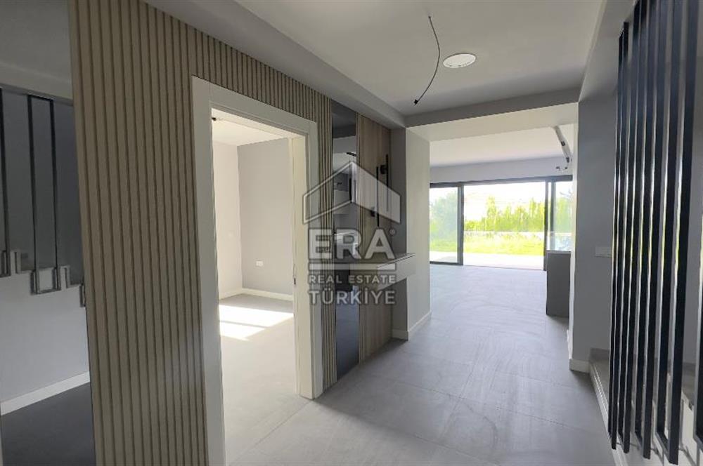 Urla Yenikent Mahallesi 5+1 Kiralık Villa