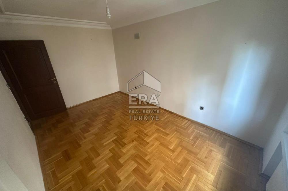 ACIBADEM CADDESİNDE BAKIMLI 3+1 KİRALIK DAİRE