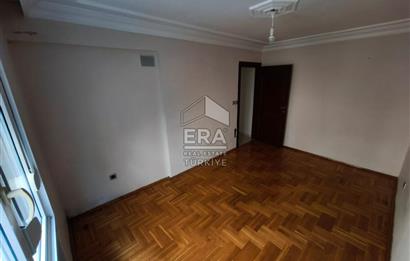 ACIBADEM CADDESİNDE BAKIMLI 3+1 KİRALIK DAİRE