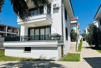 Ayvalık Deniz Ve Havuz Manzaralı Full Eşyalı Kiralık Lüks Villa