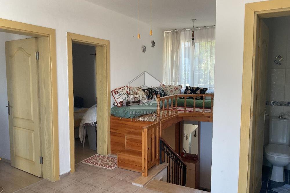 YALIKAVAK GÜMÜŞLÜK  ARASINDA DENİZ MANZARALI SATILIK DUBLEKS DAİRE