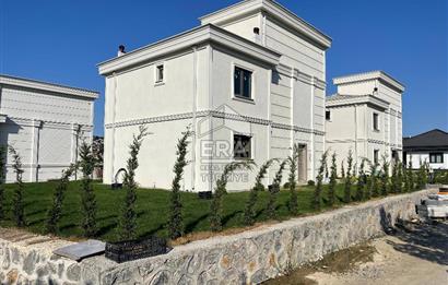 Satılık Sapanca Göl Kenarında 5+2 Brüt 410 m2 Tripleks Villa