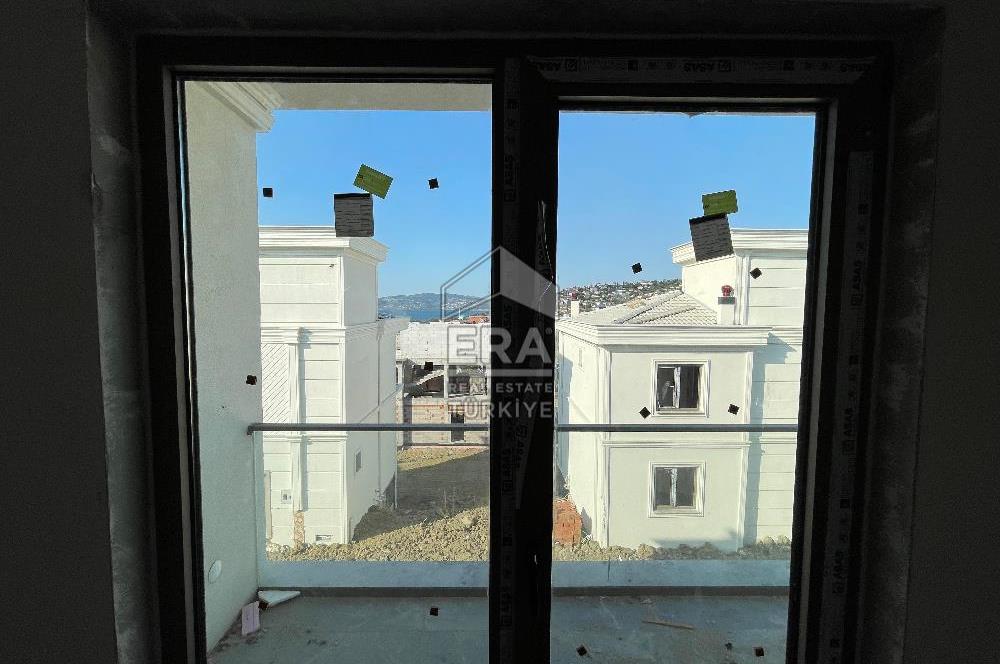 Satılık Sapanca Göl Kenarında 5+2 Brüt 410 m2 Tripleks Villa