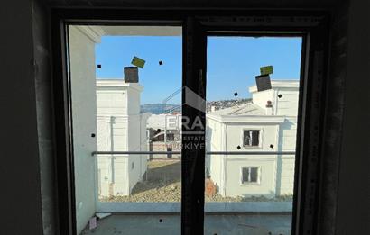 Satılık Sapanca Göl Kenarında 5+2 Brüt 410 m2 Tripleks Villa