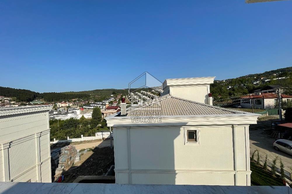 Satılık Sapanca Göl Kenarında 5+2 Brüt 410 m2 Tripleks Villa