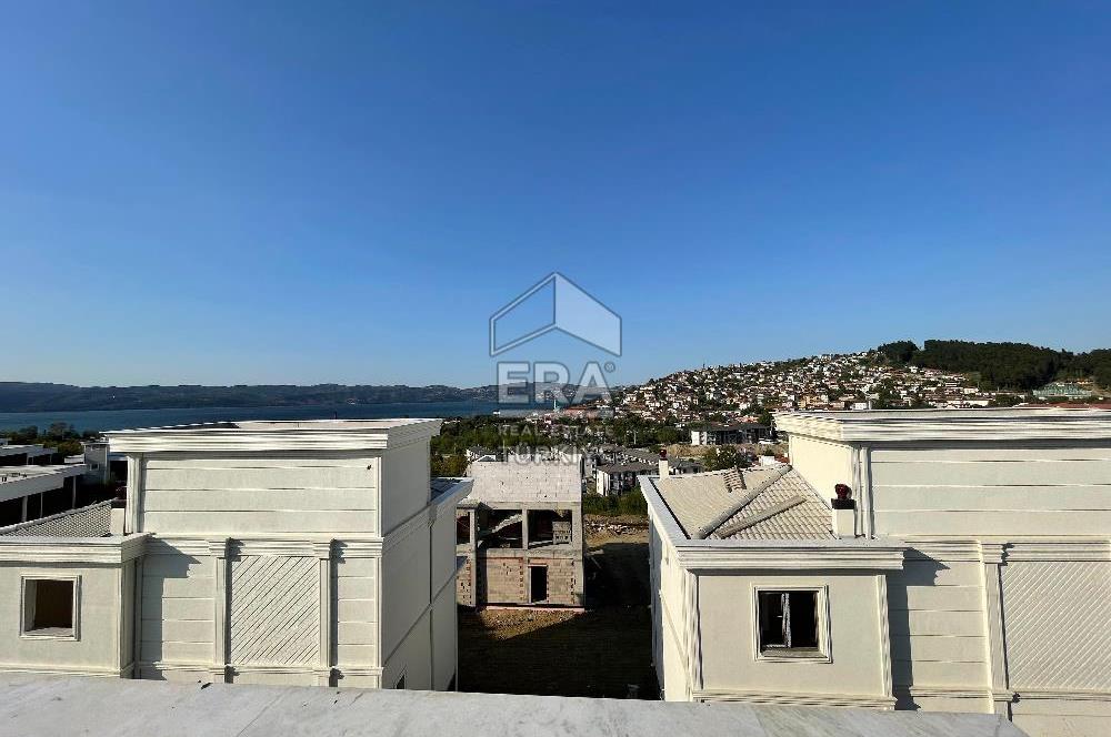 Satılık Sapanca Göl Kenarında 5+2 Brüt 410 m2 Tripleks Villa