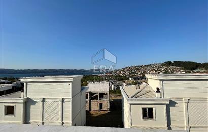 Satılık Sapanca Göl Kenarında 5+2 Brüt 410 m2 Tripleks Villa
