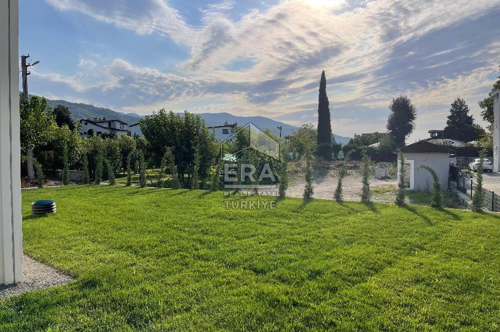 Satılık Sapanca Göl Kenarında 5+2 Brüt 410 m2 Tripleks Villa