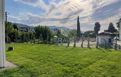Satılık Sapanca Göl Kenarında 5+2 Brüt 410 m2 Tripleks Villa