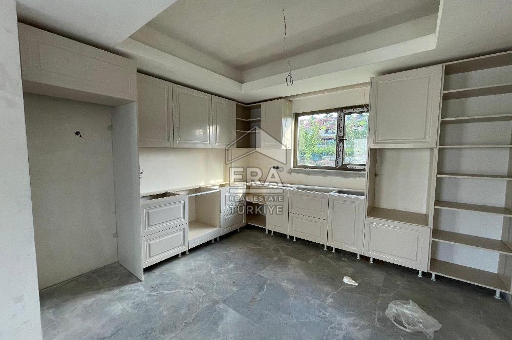 Satılık Sapanca Göl Kenarında 5+2 Brüt 410 m2 Tripleks Villa