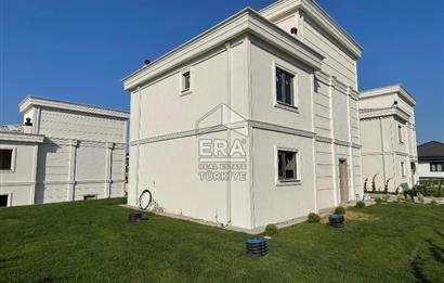 Satılık Sapanca Göl Kenarında 5+2 Brüt 410 m2 Tripleks Villa