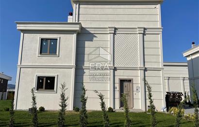 Satılık Sapanca Göl Kenarında 5+2 Brüt 410 m2 Tripleks Villa