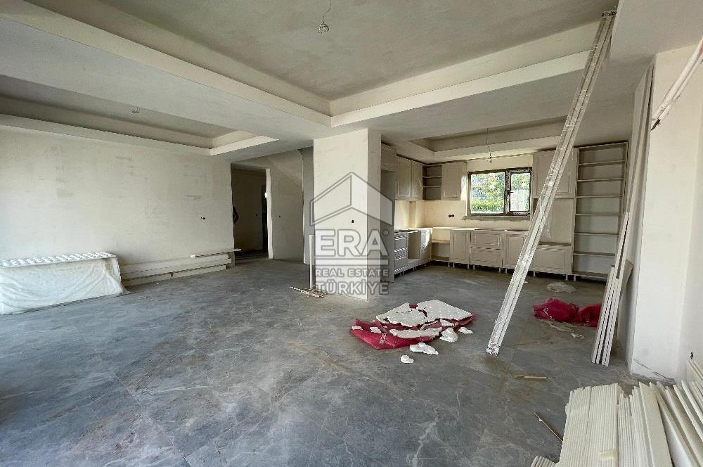 Satılık Sapanca Göl Kenarında 5+2 Brüt 410 m2 Tripleks Villa