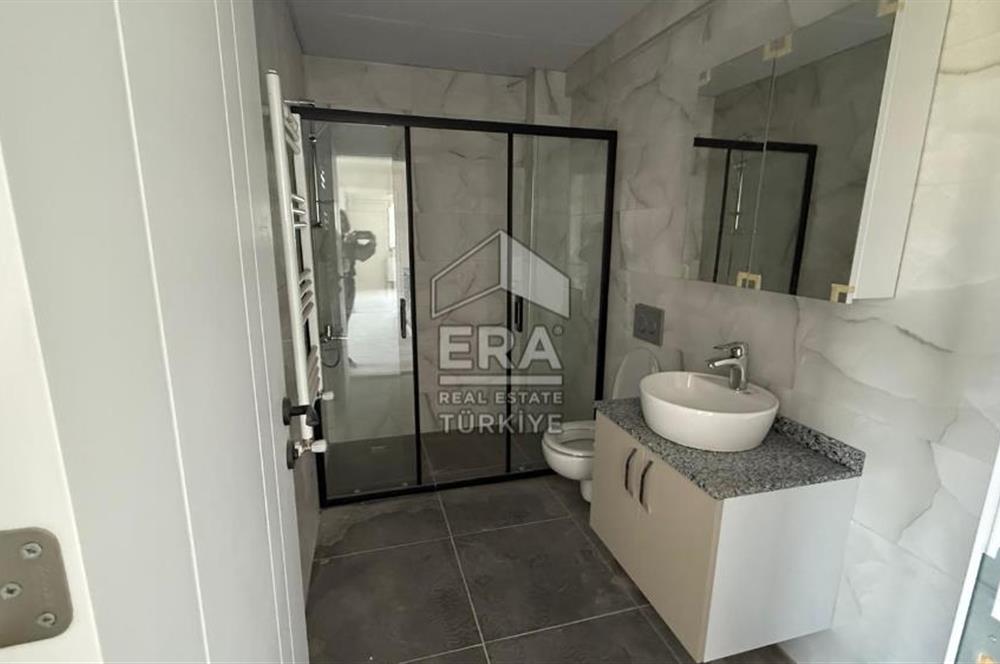 Seyrek Havuzlu Site İçinde Satılık Büyük 2+1 Daire