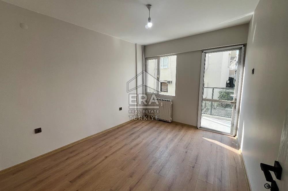 Karşıyaka'da Panoramik Deniz Manzaralı Kiralık 4+1 Yalı Dairesi
