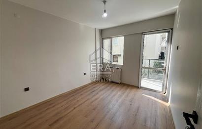 Karşıyaka'da Panoramik Deniz Manzaralı Kiralık 4+1 Yalı Dairesi