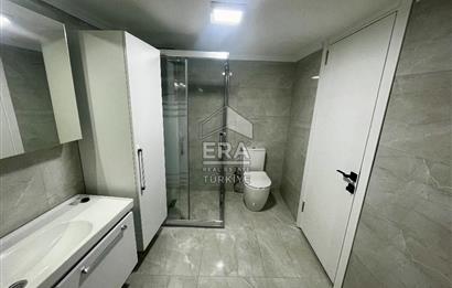 Karşıyaka'da Panoramik Deniz Manzaralı Kiralık 4+1 Yalı Dairesi