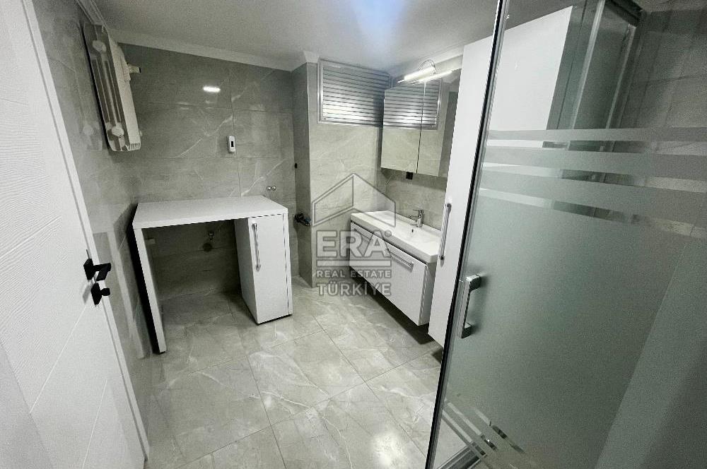Karşıyaka'da Panoramik Deniz Manzaralı Kiralık 4+1 Yalı Dairesi