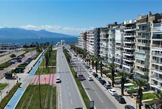 Karşıyaka'da Panoramik Deniz Manzaralı Kiralık 4+1 Yalı Dairesi