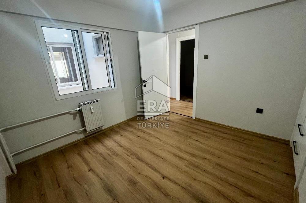 Karşıyaka'da Panoramik Deniz Manzaralı Kiralık 4+1 Yalı Dairesi