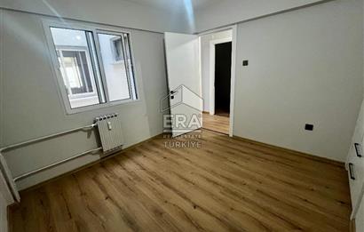 Karşıyaka'da Panoramik Deniz Manzaralı Kiralık 4+1 Yalı Dairesi