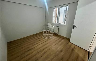 Karşıyaka'da Panoramik Deniz Manzaralı Kiralık 4+1 Yalı Dairesi