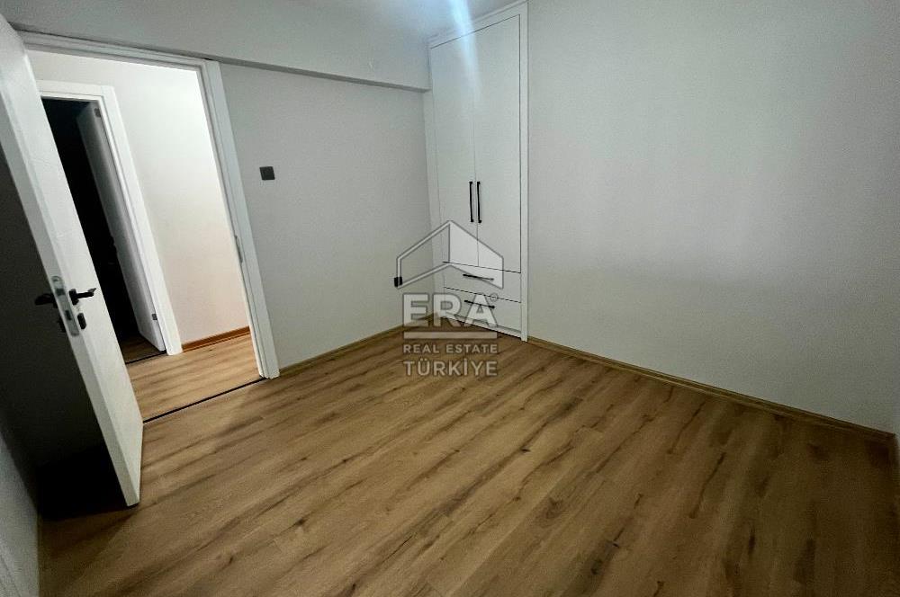 Karşıyaka'da Panoramik Deniz Manzaralı Kiralık 4+1 Yalı Dairesi