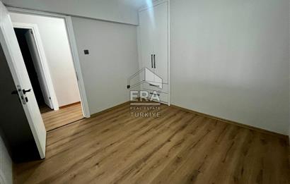 Karşıyaka'da Panoramik Deniz Manzaralı Kiralık 4+1 Yalı Dairesi