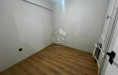 Karşıyaka'da Panoramik Deniz Manzaralı Kiralık 4+1 Yalı Dairesi