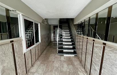Karşıyaka'da Panoramik Deniz Manzaralı Kiralık 4+1 Yalı Dairesi